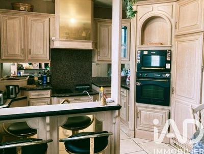 Maison - 470 m² - 8 pièces