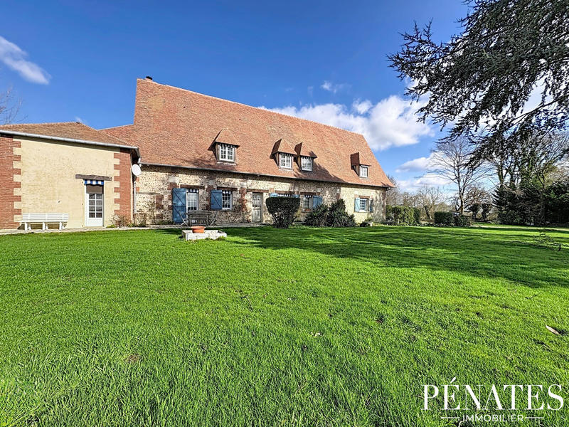 Maison traditionnelle - 295 m² - 6 pièces