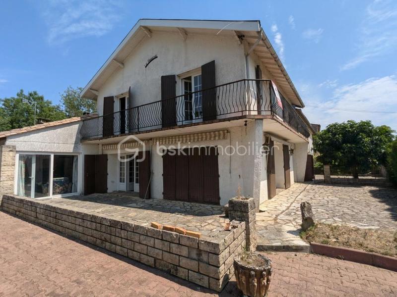 Maison traditionnelle - 250 m² - 11 pièces