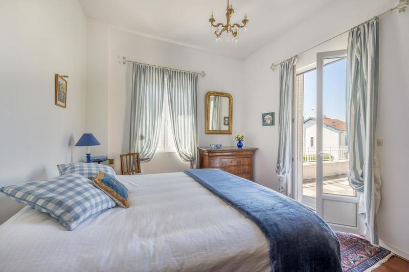 Maison - 245 m² - 7 pièces