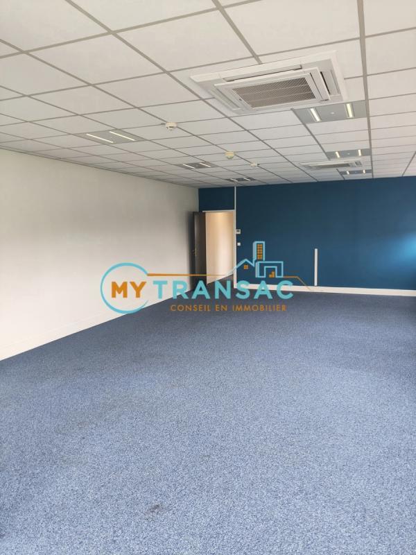 Local d'activité / Entrepôt - 2 440 m²