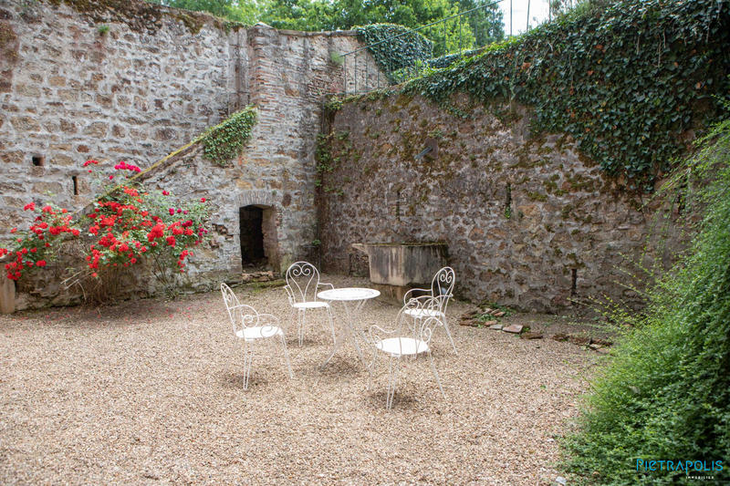 Maison - 300 m² - 8 pièces