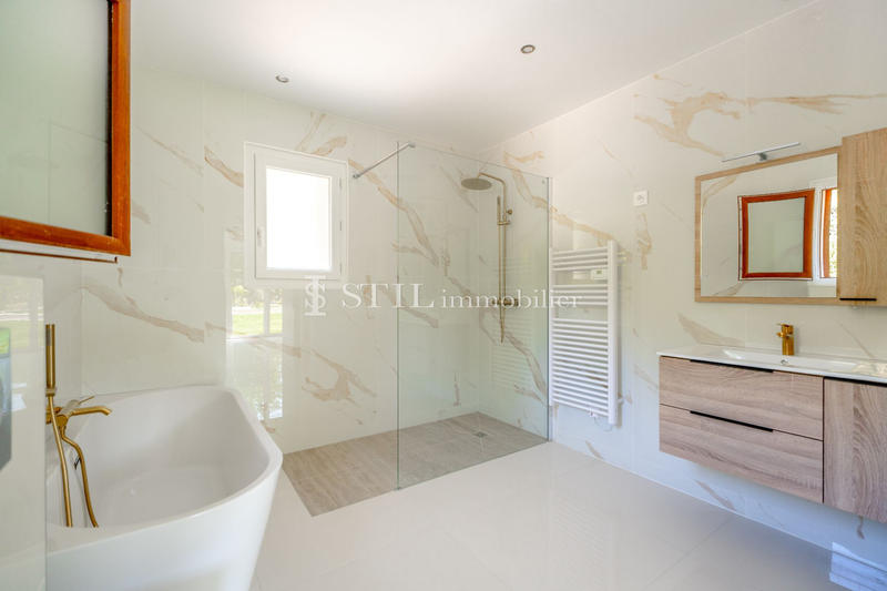 Villa - 190 m² - 6 pièces