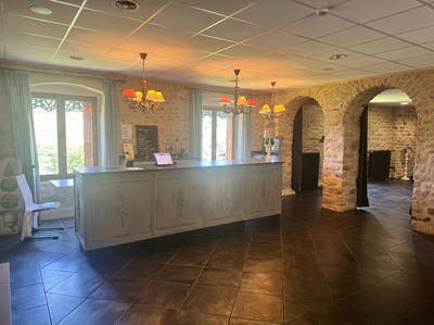 Propriété - 1 500 m² - 23 pièces