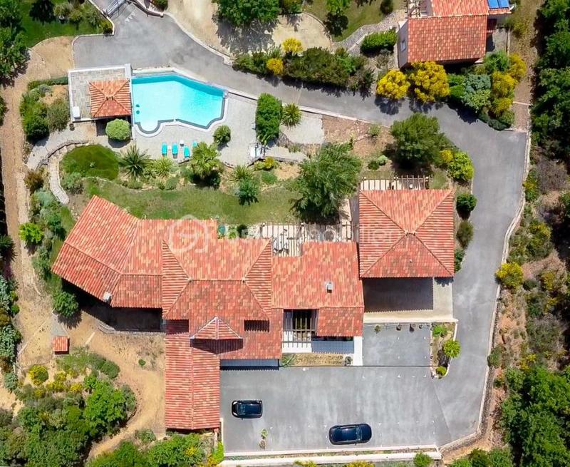 Maison d'architecte - 490 m² - 16 pièces