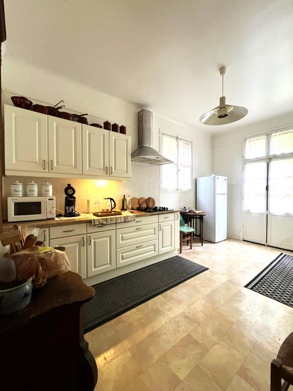 Maison - 277 m² - 11 pièces