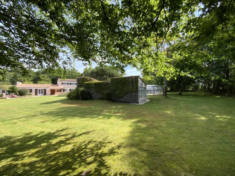 Pavillon - 262 m² - 7 pièces