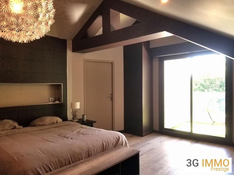 Maison - 279 m² - 11 pièces