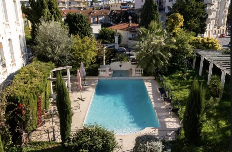 Maison - 375 m² - 7 pièces