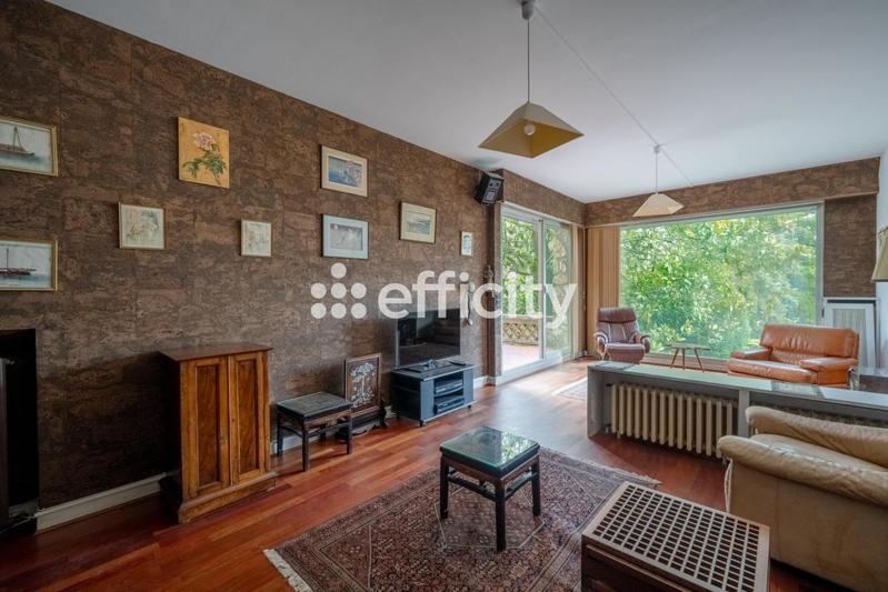 Maison - 210 m² - 9 pièces