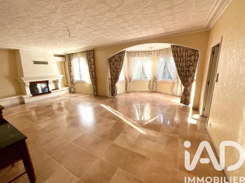 Maison - 398 m² - 11 pièces