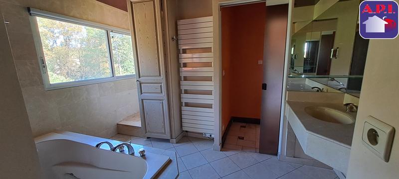 Maison - 244 m² - 8 pièces