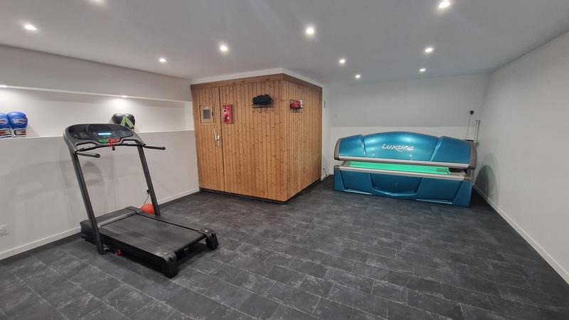 Maison contemporaine - 370 m² - 8 pièces