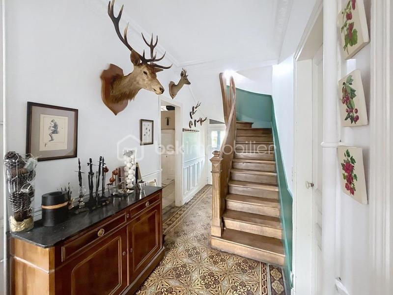 Maison de maîtres - 256 m² - 9 pièces