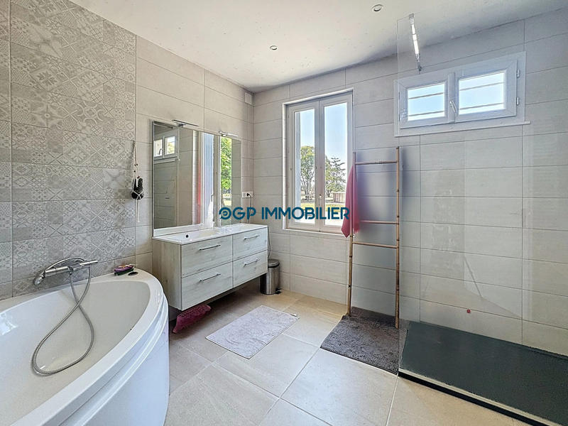 Maison - 200 m² - 4 pièces