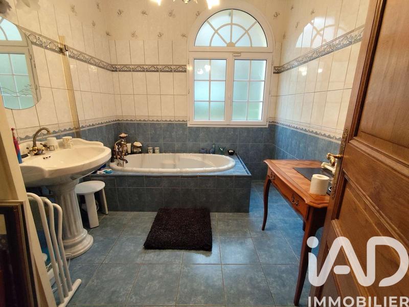 Maison - 202 m² - 5 pièces