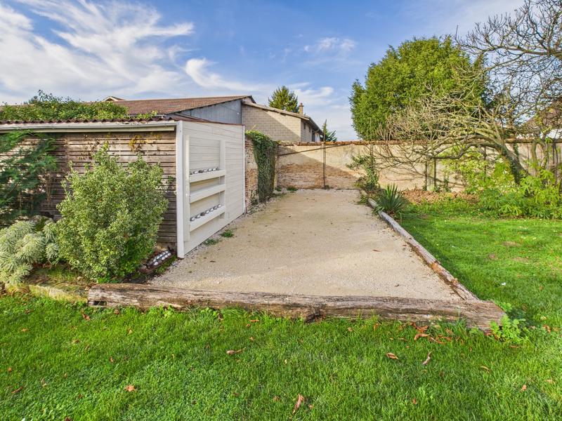 Maison - 320 m² - 12 pièces