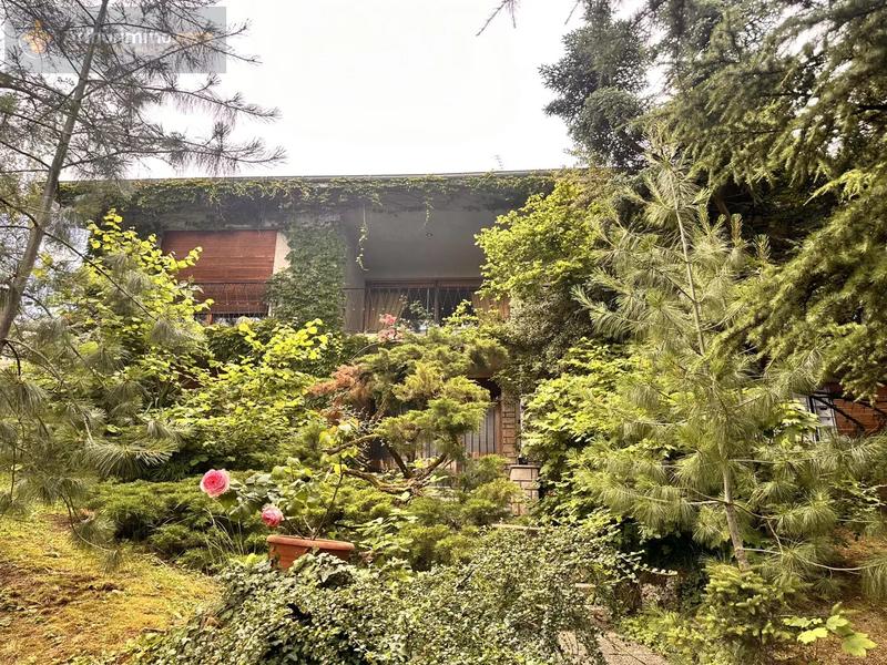 Maison - 300 m² - 8 pièces