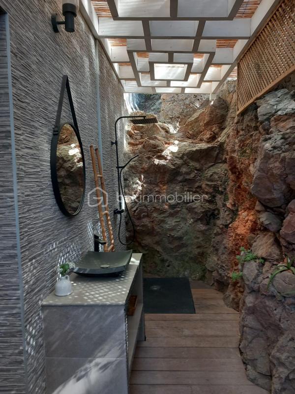 Propriété - 222 m² - 6 pièces