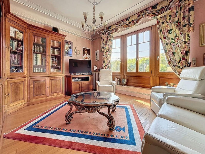 Maison - 201 m² - 9 pièces