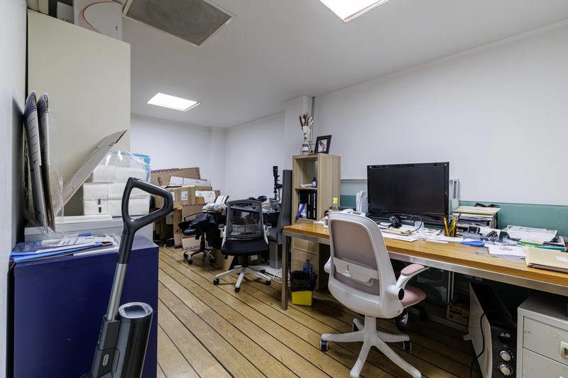 Local commercial - 224 m² - 9 pièces