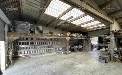 Local d'activité / Entrepôt - 175 m²