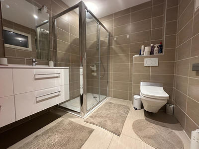 Maison - 242 m² - 8 pièces