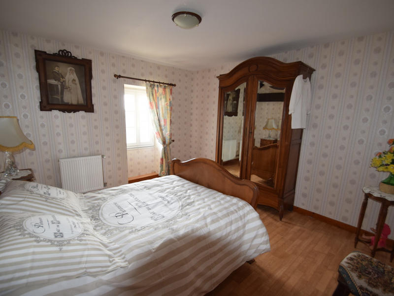 Maison - 221 m² - 7 pièces