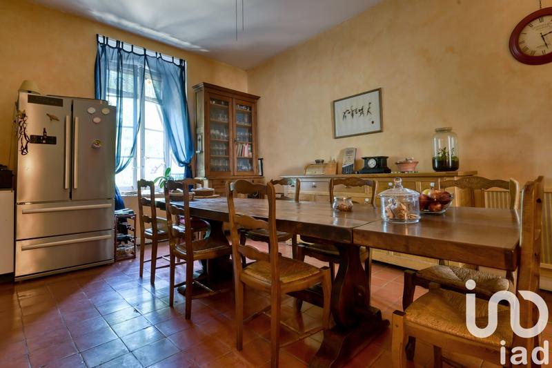 Maison - 845 m² - 30 pièces