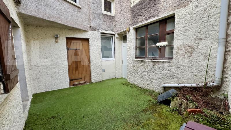 Maison de ville - 235 m² - 9 pièces