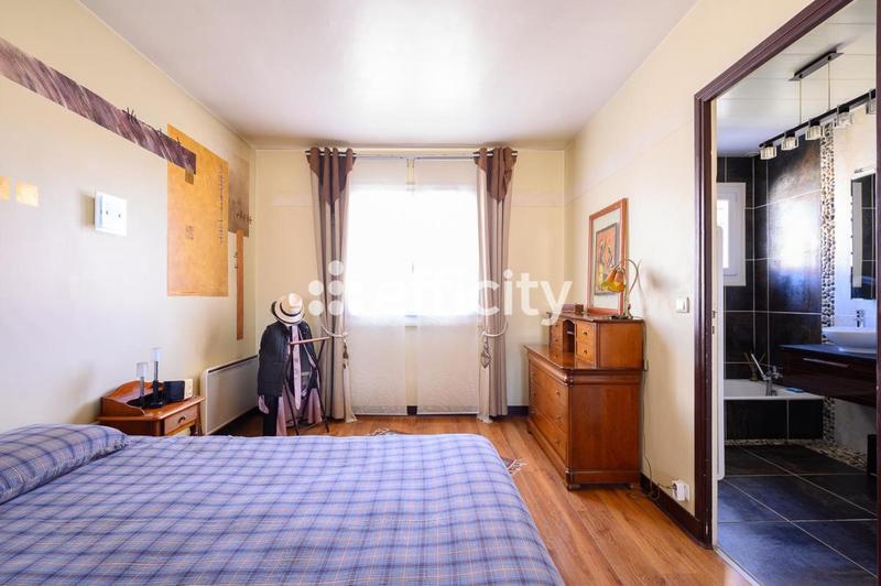 Maison - 330 m² - 7 pièces