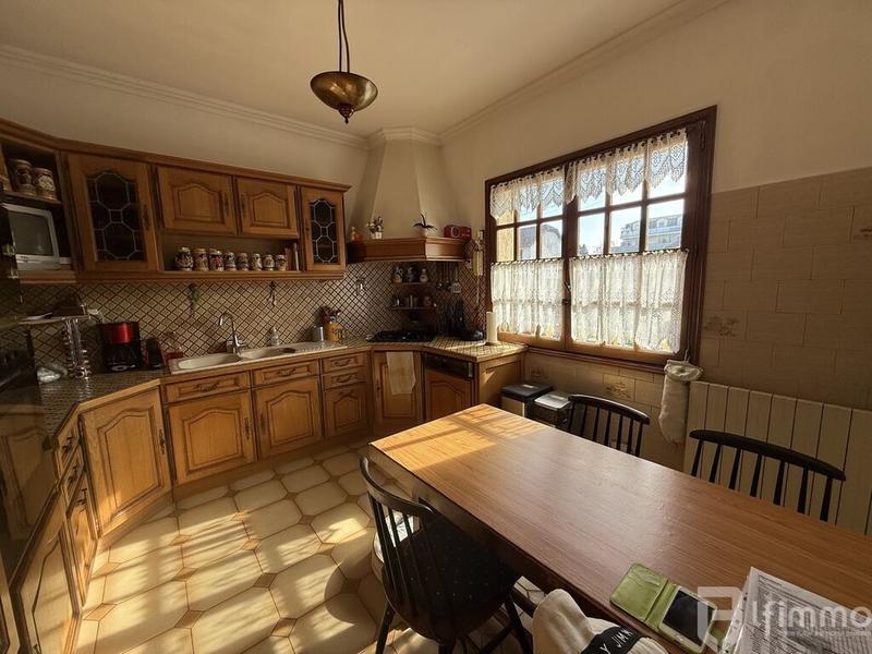 Pavillon - 200 m² - 8 pièces