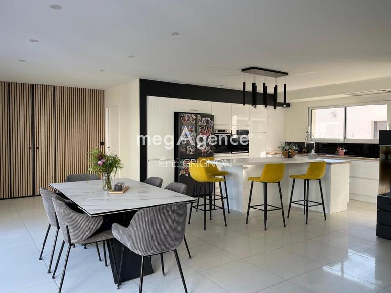 Maison - 245 m² - 6 pièces