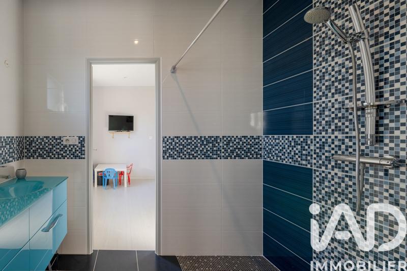 Maison - 201 m² - 6 pièces