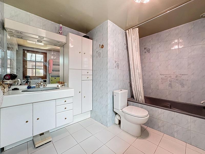 Maison traditionnelle - 228 m² - 7 pièces