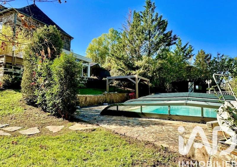 Maison - 368 m² - 10 pièces