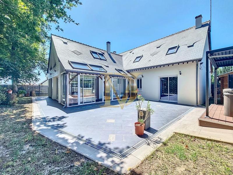 Maison - 227 m² - 10 pièces