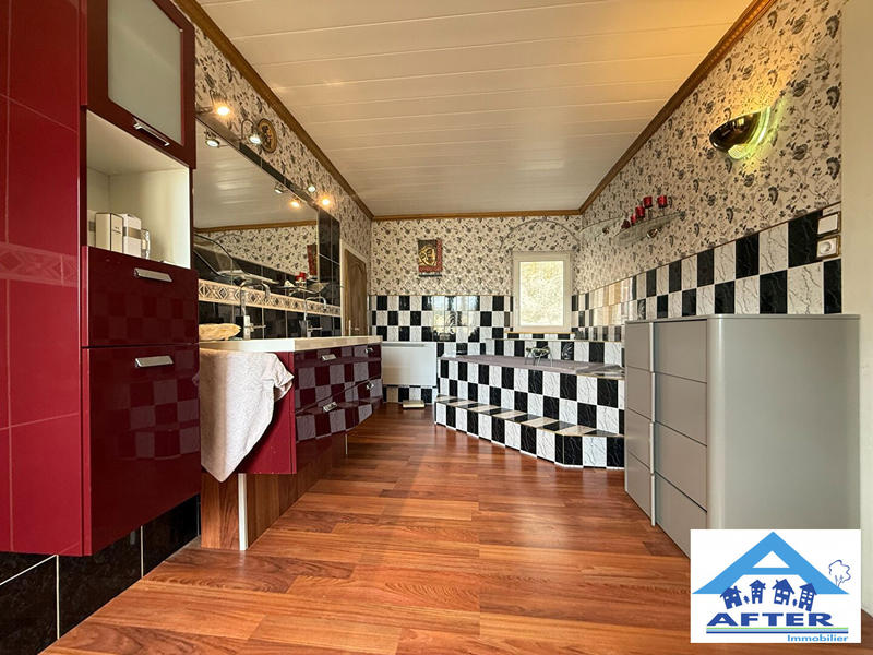 Maison - 250 m² - 7 pièces