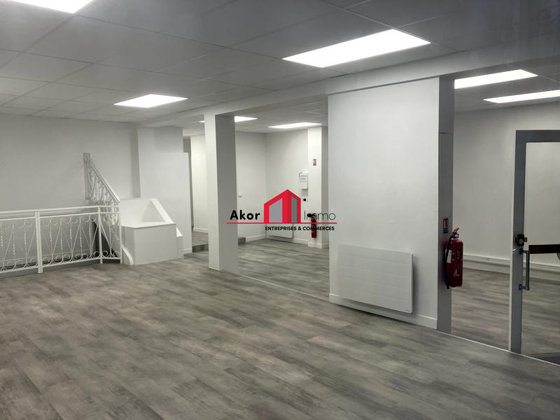Local commercial - 130 m² - 1 pièce