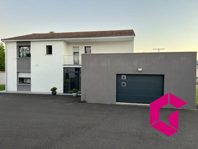 Maison - 260 m² - 7 pièces