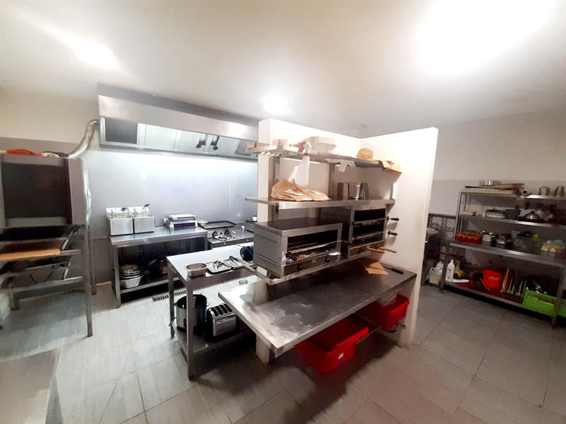 Magasins - 99 m² - 3 pièces