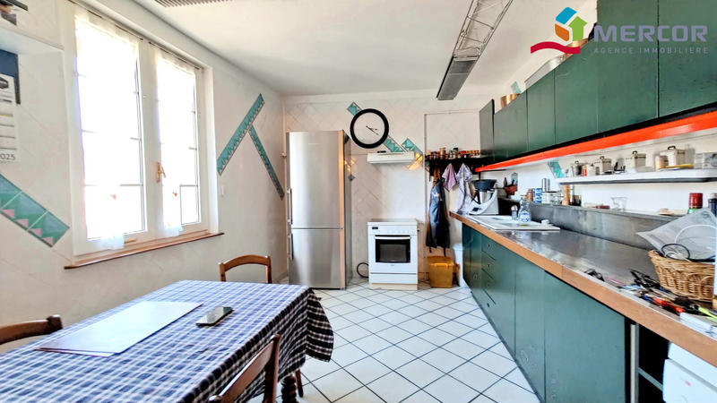 Maison - 250 m² - 4 pièces