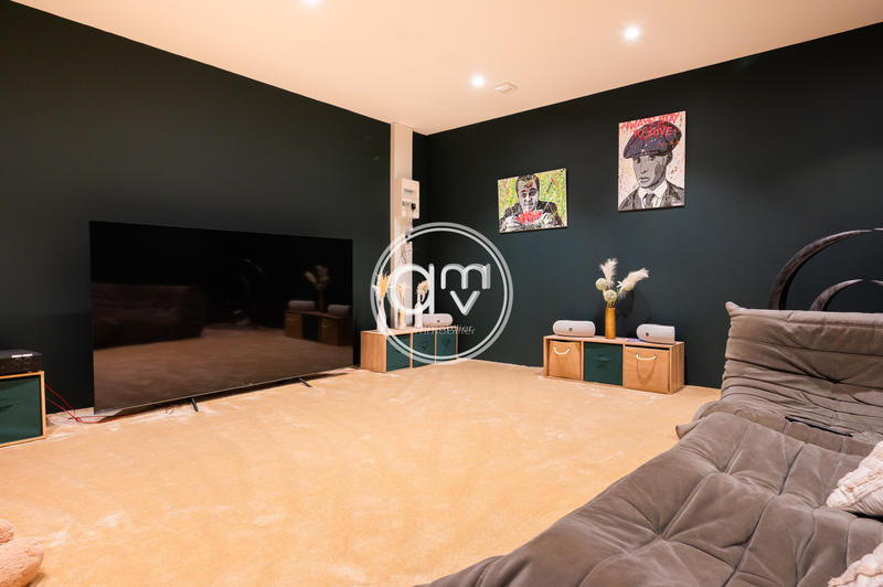 Villa - 331 m² - 8 pièces