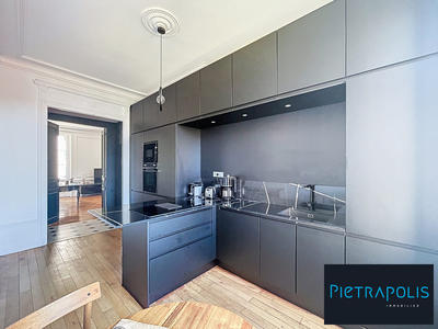 Appartement - 141 m² - 6 pièces