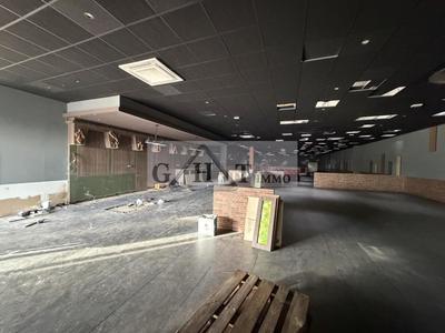 Local commercial - 1 200 m²