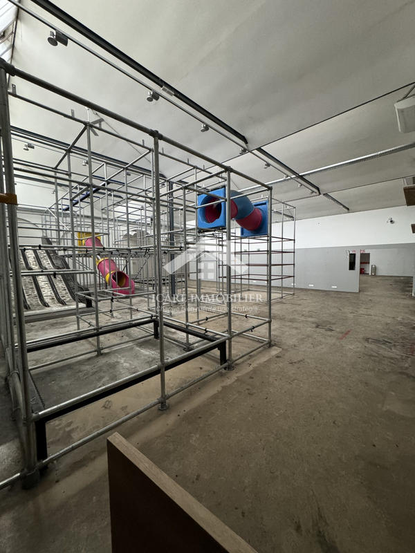 Local commercial - 964 m²