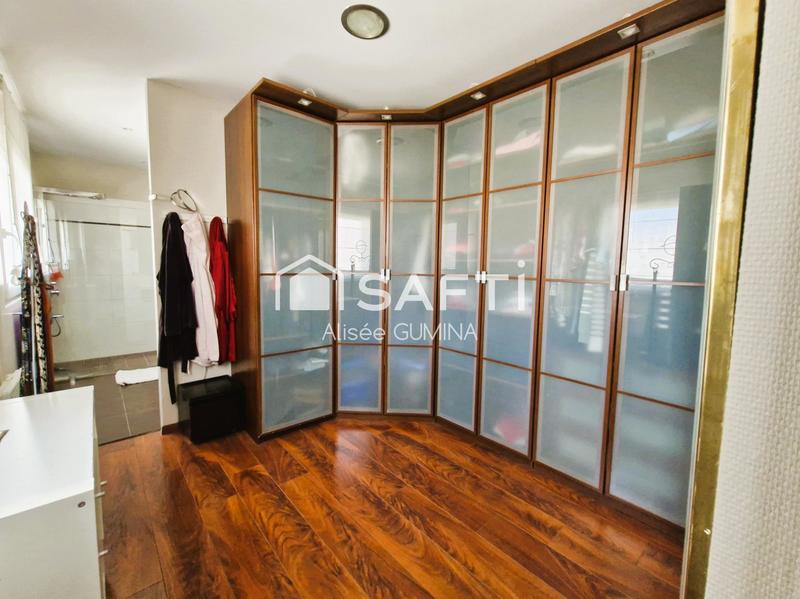 Maison - 188 m² - 9 pièces