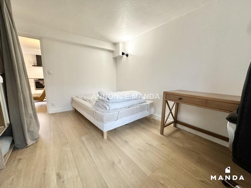 Chambre - 12 m² - 10 pièces