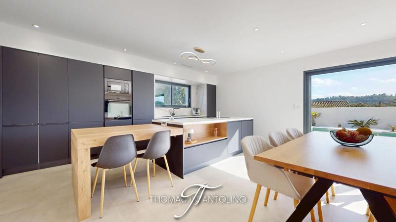 Maison - 140 m² - 5 pièces