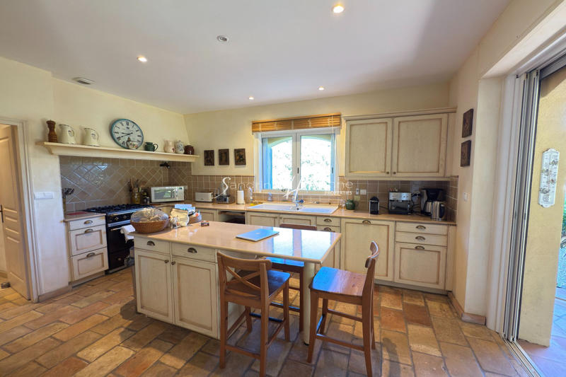 Maison - 280 m² - 7 pièces